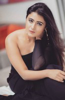 Shalini Pandey New Photos